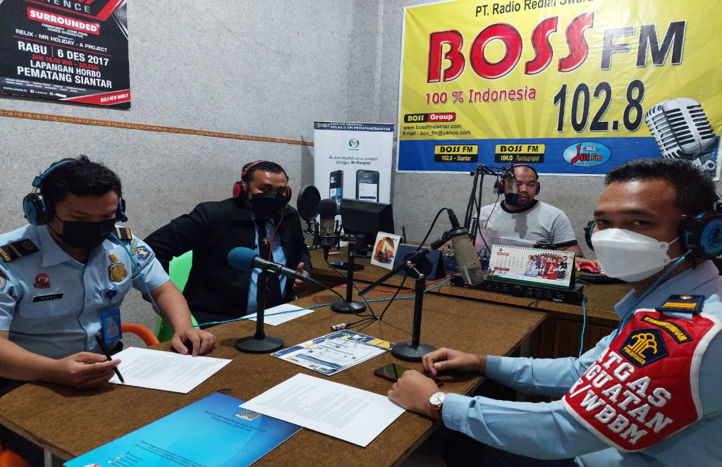 Sosialisasi Keimigrasian Melalui Talkshow Interaktif Boss 102,8 FM Kota Pematangsiantar