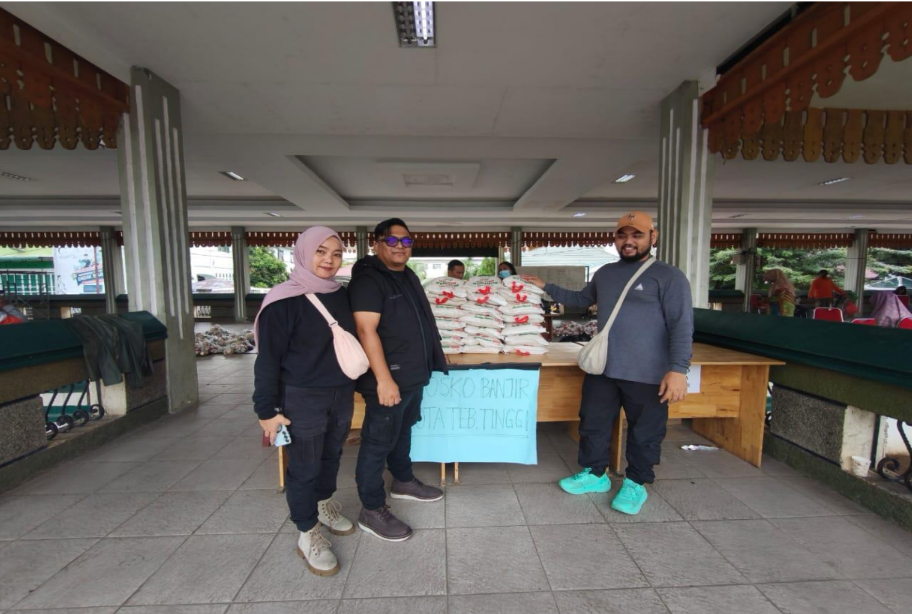 KEGIATAN BAKTI SOSIAL PEMBERIAN BANTUAN KEPADA KORBAN TERDAMPAK BANJIR DI KOTA TEBING TINGGI